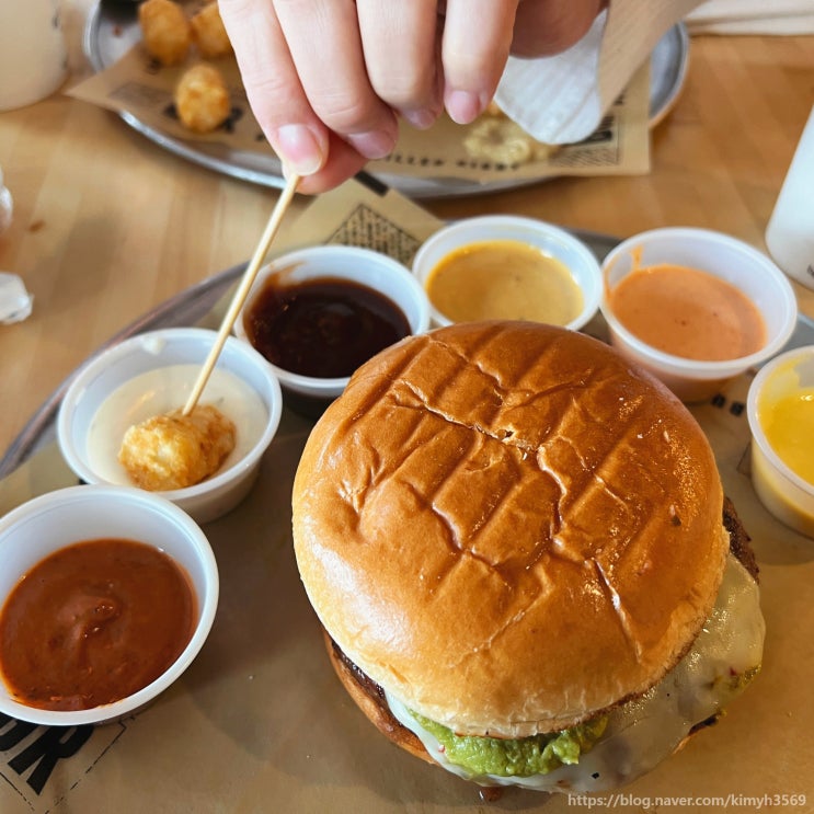  미국 햄버거 프랜차이즈 들소 고기 버거 BRG The Burger Joint