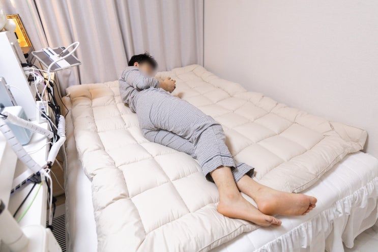  푹신하고 편안한 누잠 토퍼 매트리스 침대 위 사용후기