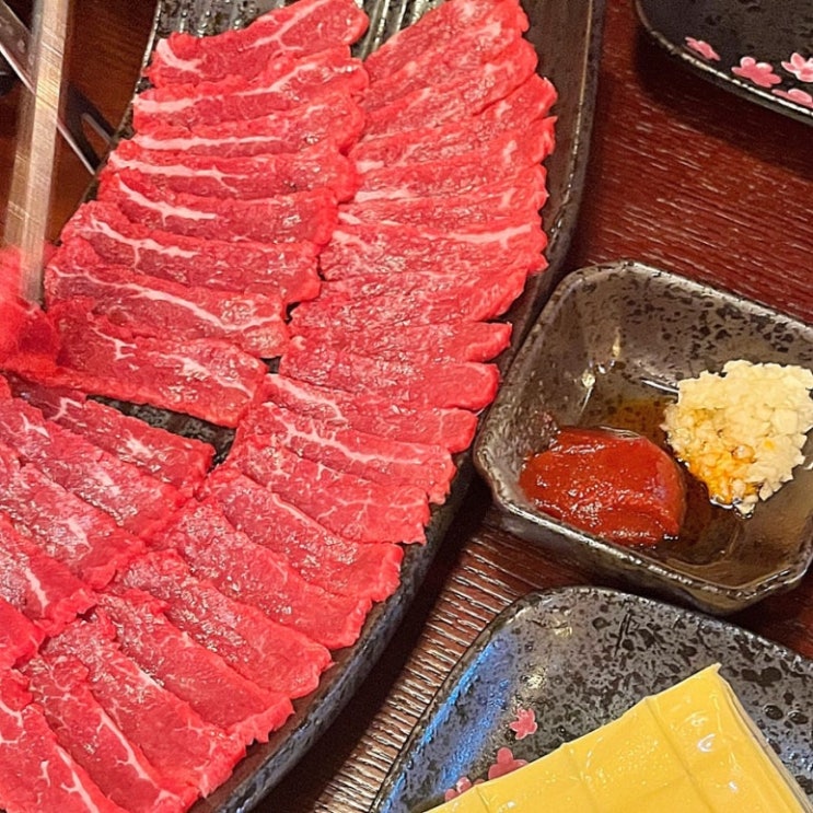  동네 아저씨들 사이 입소문 난 대연동 육회맛집 "육회말투아웃"