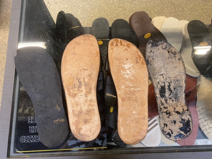 에르메스 이즈미르 슬리퍼 밑창보강 바닥수선_블랙샤인잠실 에르메스 이즈미르 슬리퍼 밑창보강 바닥수선_블랙샤인잠실