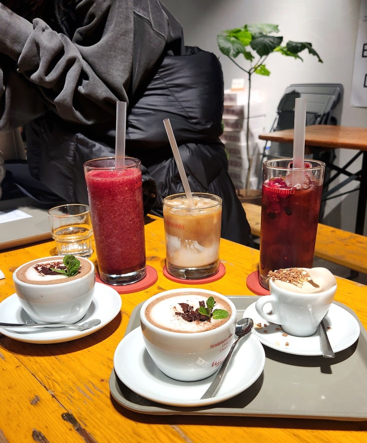  케이크와 커피가 맛난 건대카페 투또톤토