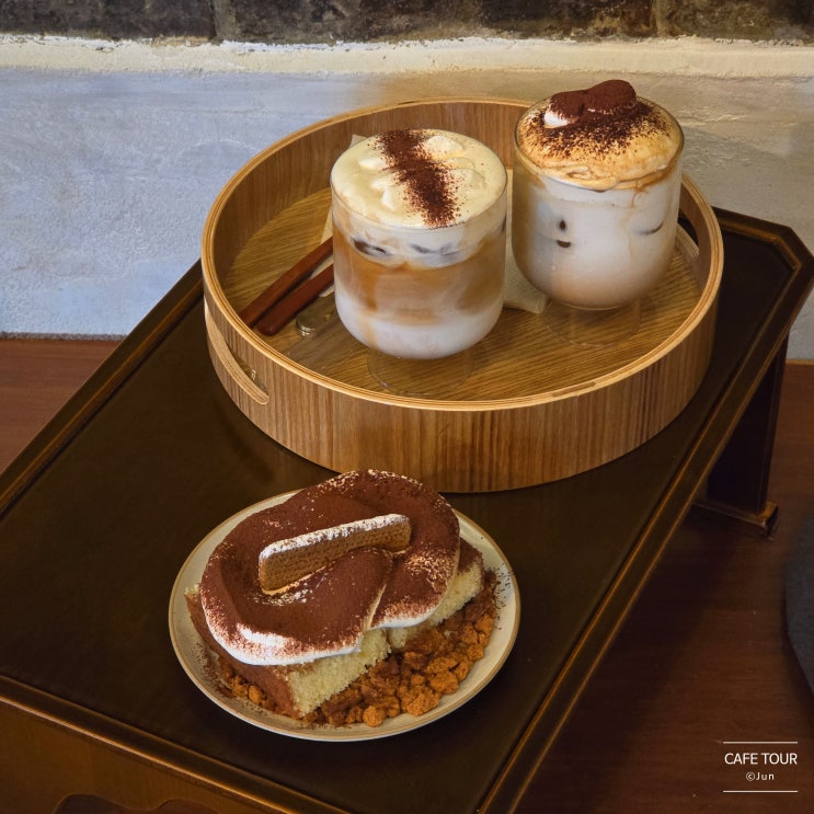  서촌카페 필운채 경복궁역 디저트 맛집 방문 후기