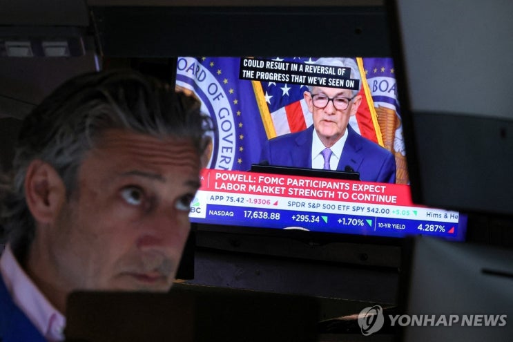 뉴욕증시, 연준 '1회 인하'에도 인플레 안도…S&P·나스닥 또 최고 마감 뉴욕증시, 연준 '1회 인하'에도 인플레 안도…S&P·나스닥 또 최고 마감