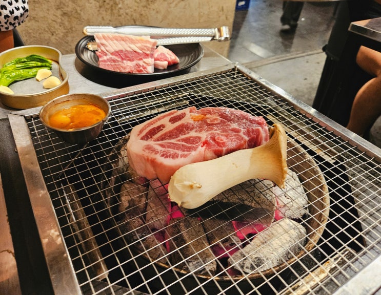  성남 모란 삼겹살 류돈 저녁 밥집 목살이 두툼하네