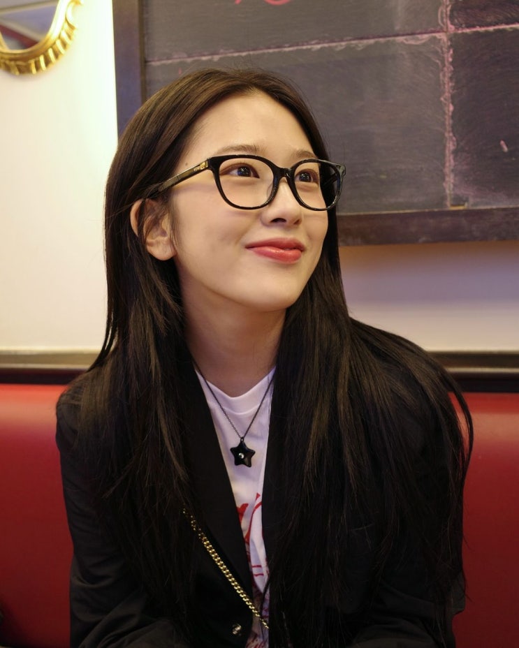 아이브 안유진, 엄마가 찍어주니 더 예뻐...상큼발랄 매력 업그레이드