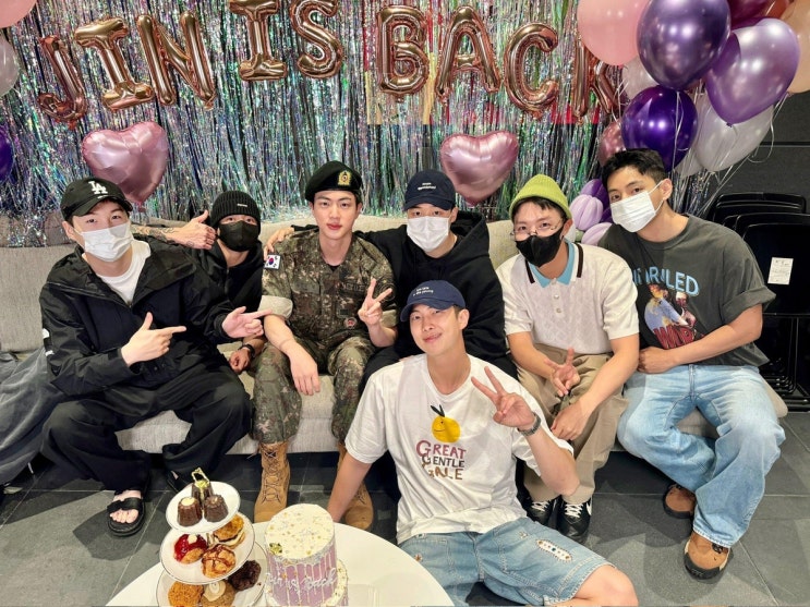 BTS 진 전역 제대 프리허그 RM 섹소폰 연주 영상 사진 방탄소년단 멤버 제대 날짜 정보 총정리_영어공부