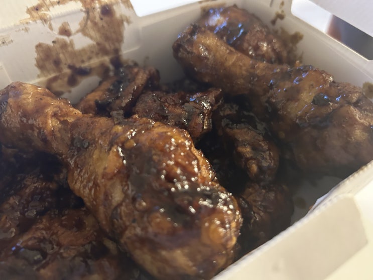  교촌치킨 신메뉴 <블랙시크릿콤보, 와일드블랙소스>