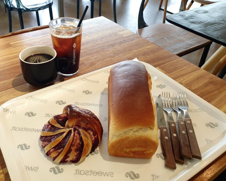  서울 강동 굽은다리역 대형 베이커리 카페 브런치 맛집 스윗솔트