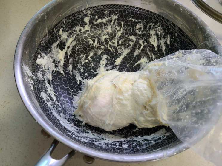  밀가루반죽 굽고 카레와 먹기