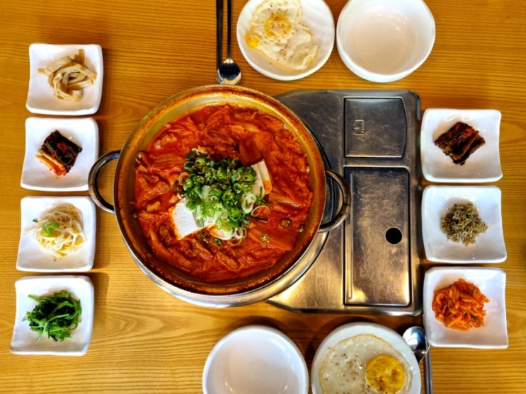  두루치기전문점에서 먹는 김치짜글이 인천 논현동 맛집 청춘