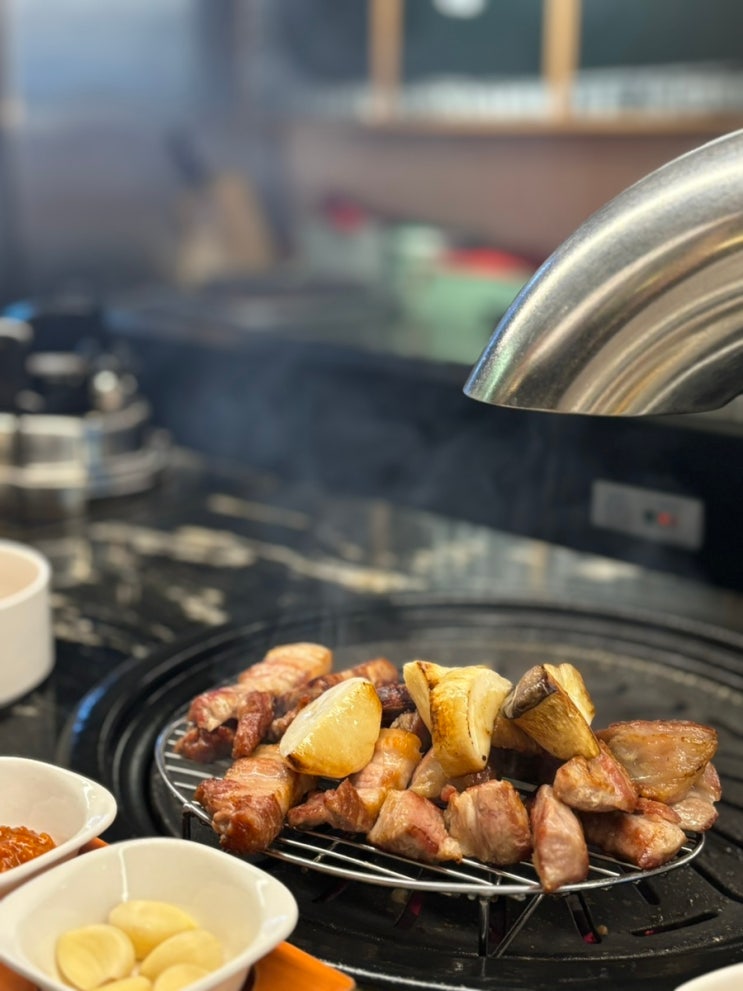  신촌 삼겹살 구워주는 곳 금고기비스트로 내돈내산