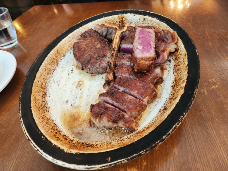  서래마을 맛집 | 정통 미국식 포터하우스 스테이크 '밴건디 스테이크하우스'