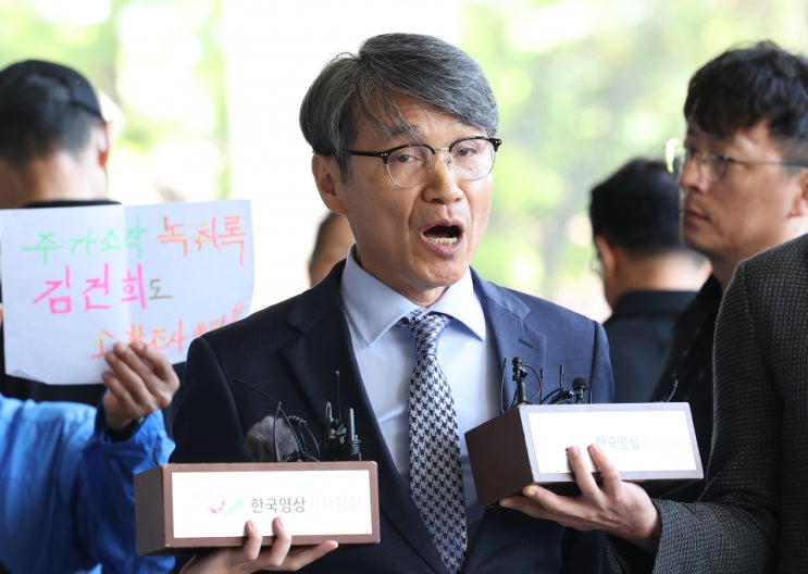 명품백 <b>최재영</b> <b>경찰</b>, <b>목사</b>의 <b>경찰</b> 조사를 둘러싼 논란