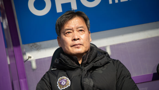 FC안양의 2024년 승격 도전 : K리그2 1위 행진과 <b>유병훈 감독</b>... 