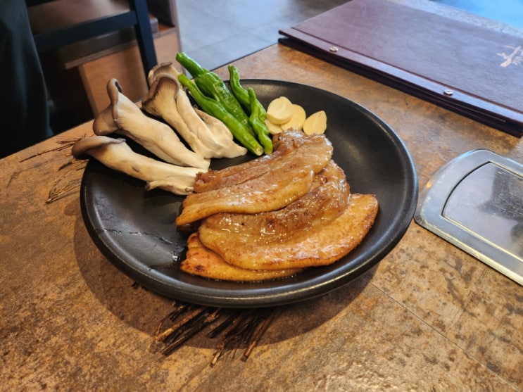  서울 신용산 맛집 | 특별한 발효 삼겹살을 즐기는 '적토발효구이' (회식, 청모, 데이트 추천!)