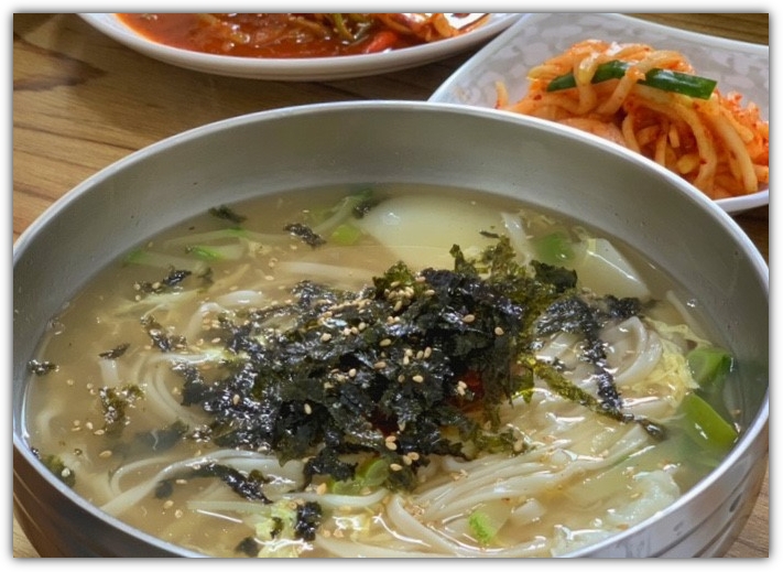 <b>백반기행</b> 삼척 칼국수 오징어볶음 예약 주문 식당 위치 <b>이상엽</b>... 