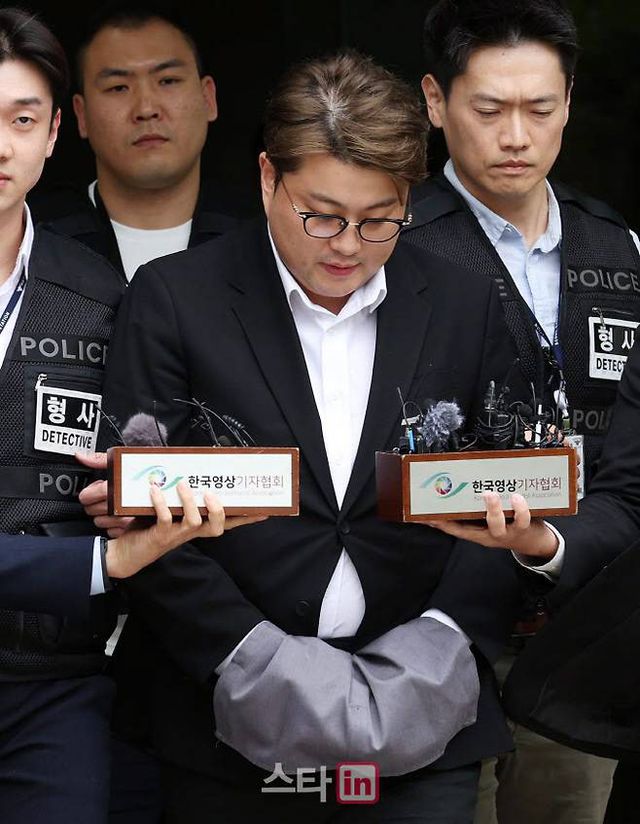  '음주운전' 김호중, 피해자와 합의…"한 달 만에 연락 닿아" 신봉선 "몸무게, 40kg대로 빠졌다 한 적 없어"…체중 감량 오해 '해명' '8월 결혼' 상철, 실시간 핫이슈