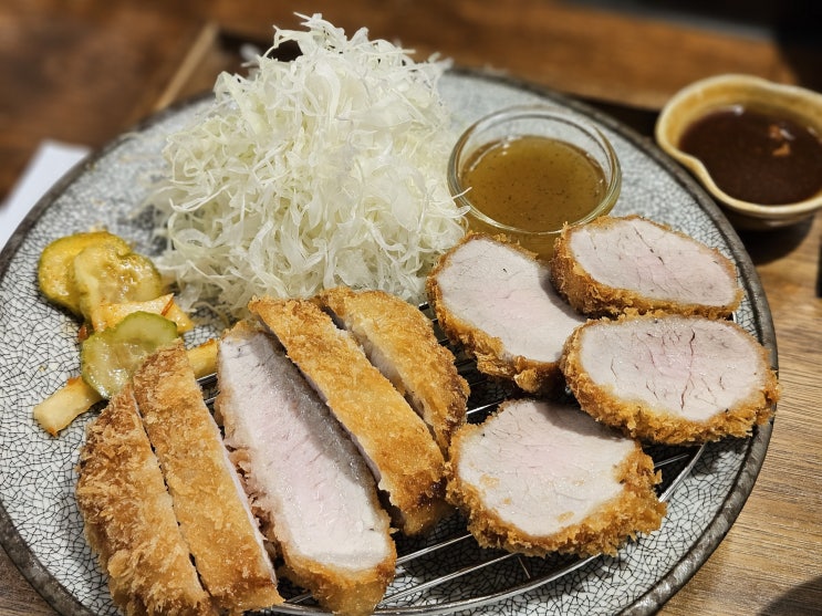  신림 풍부한 육즙, 부드러운 식감 겉바속촉 카츠 맛집 '하쿠비'