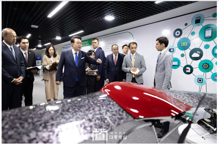 우즈벡에 KTX 사상 첫 수출…K-고속철 세계 진출 신호탄 우즈벡에 KTX 사상 첫 수출…K-고속철 세계 진출 신호탄