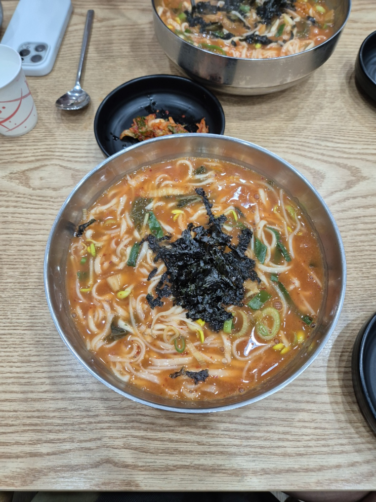 [송파구 방이동]방이손칼국수(김치,콩나물로 진화한 멸치칼국수와 맵싸한 김치)