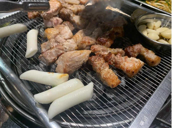  서울시 동대문구 화로상회 답십리점(참숯통삽겹살, 목살, 양념갈비, 막창 무한리필)
