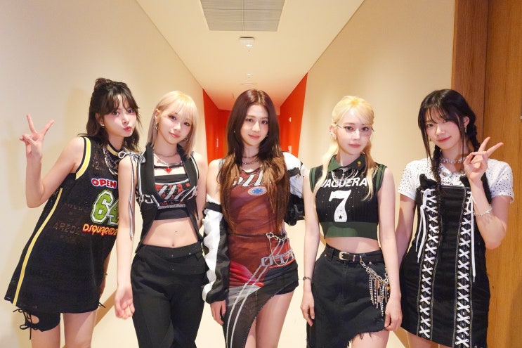 "기분이 너무 좋다" 르세라핌, 두 번째 위버스콘...코첼라 라이브 논란 후 첫 무대 "기분이 너무 좋다" 르세라핌, 두 번째 위버스콘...코첼라 라이브 논란 후 첫 무대