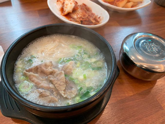  서울시 중랑구 태릉입구역 100년 설렁탕 묵동점(설렁탕)
