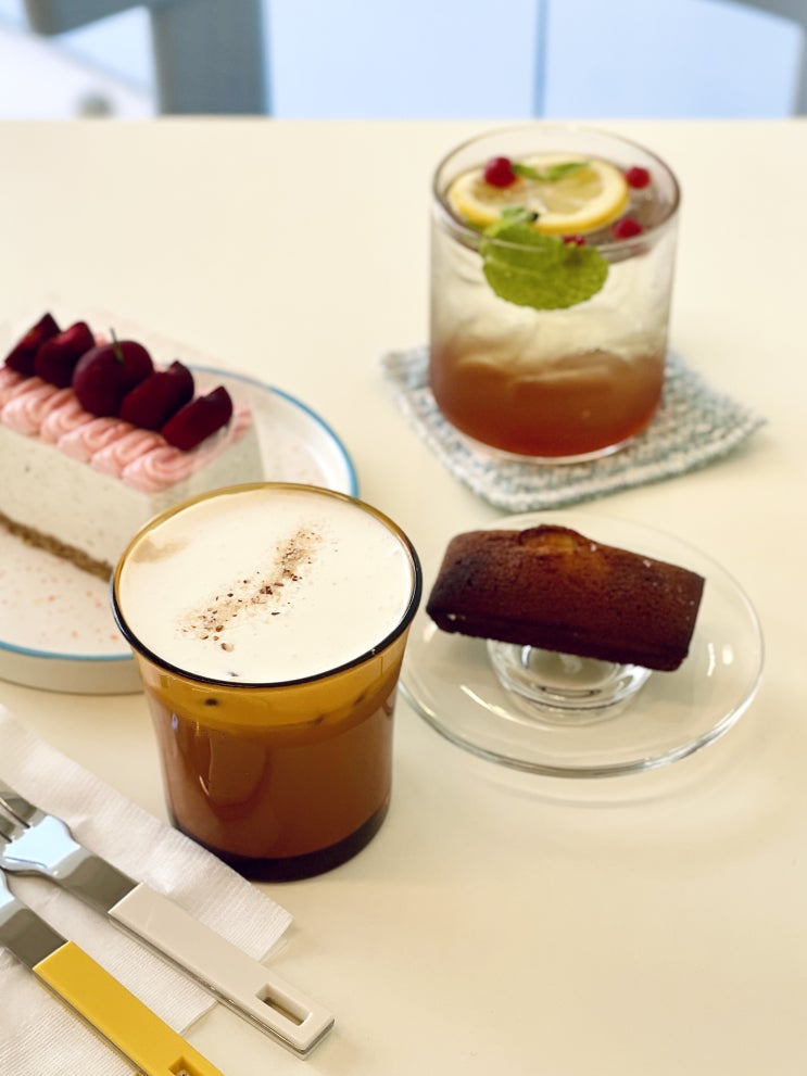  한성대, 디저트가 맛있는 카페 | 스파웃커피 • spout coffee
