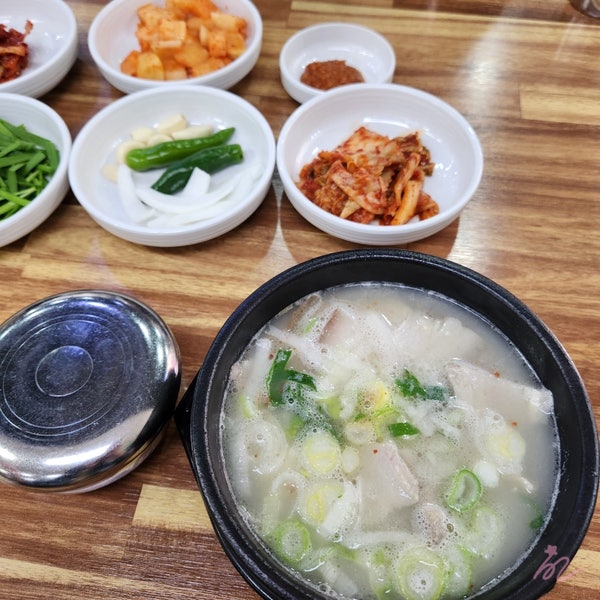  내돈내산 [부산맛집] 영동 밀면 & 돼지국밥 - 부산역 근처 줄 서서 먹는 돼지국밥 맛집
