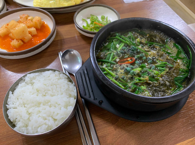  강원도 춘천시 조양동 소양강 다슬기 전문점(다슬기탕, 뼈다귀탕)