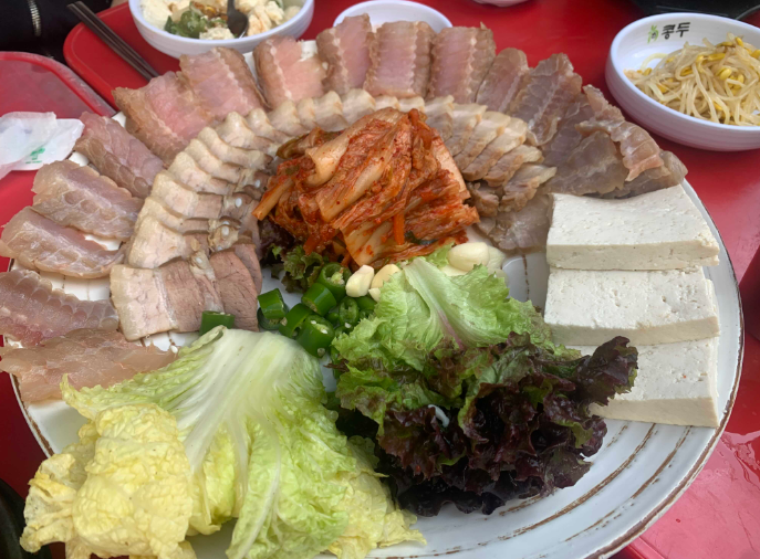  서울 중랑구 봉화산역 콩두(두부명이보쌈, 홍어사합, 해물파전, 순두부, 해물순두부)
