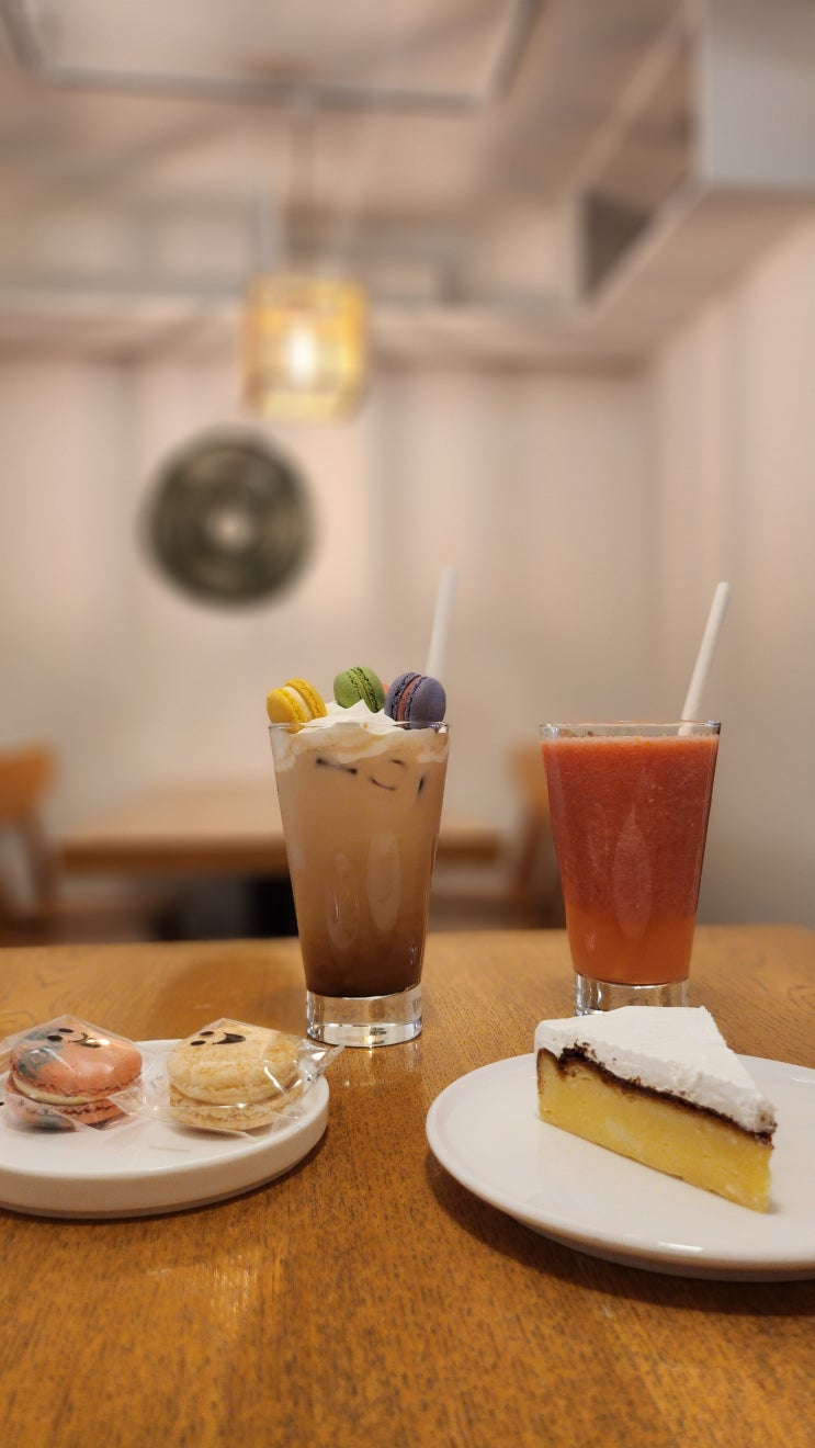 이대 카페 추천! 이대역 케이크, 마카롱 맛집 '카페문'