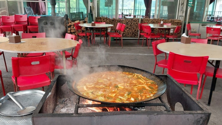  가평 맛집 [유명산흥부네 솥뚜껑닭볶음탕] 장작불에 얹어주는_토종닭+포슬포슬 감자+칼칼한 국물+파전맛집