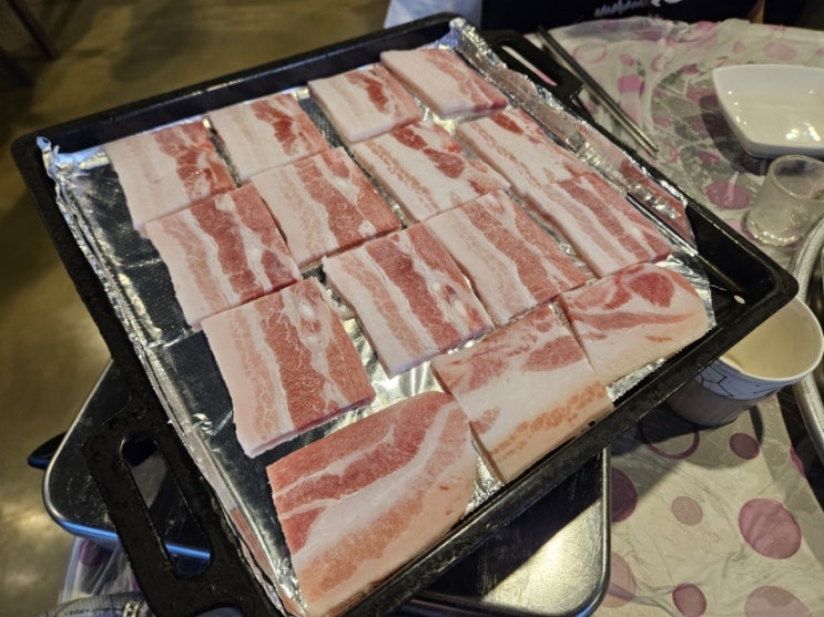  냉삼을 쫄면에 말아먹는 고려대 안암 구식 냉삼식당 후기(한돈 급냉 삼겹살, 벌집껍데기)