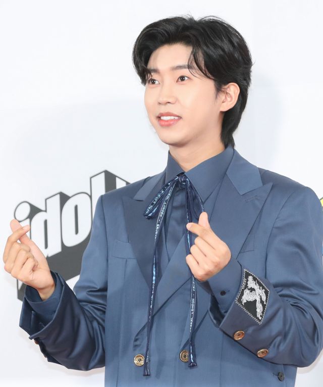  '선한 영향력 이것' 임영웅 생일 맞아 팬클럽 기부 행렬 "숨겨진 친동생..." 이상민, 모친상 후 알게 된 충격적 가족사 이다인父 무죄 판결 뒤집히자 이승기 실시간 핫이슈