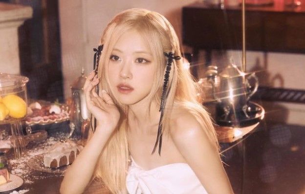 <b>블랙핑크</b> 로제, <b>테디</b> 품으로 가나