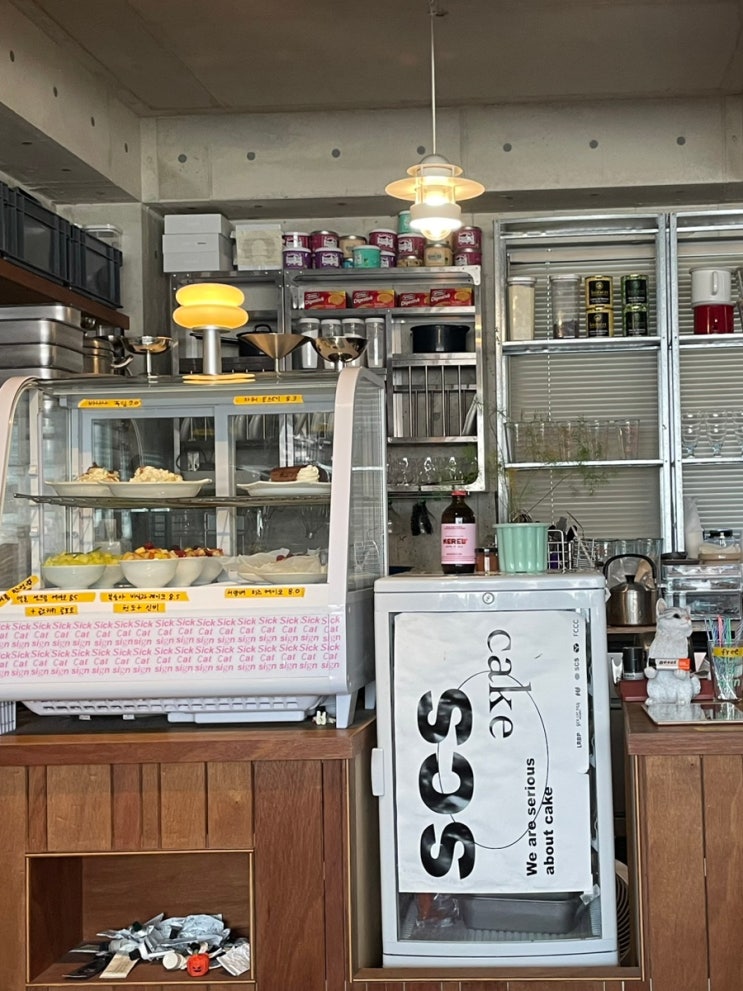  복숭아 바닐라 케이크가 맛있는 용산 남영 효창공원 핫플 카페, 식캣사인