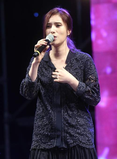 가수 <b>거미</b>, <b>아메바컬쳐</b>와 <b>전속계약</b> 체결! 새로운 음악적 도전과... 