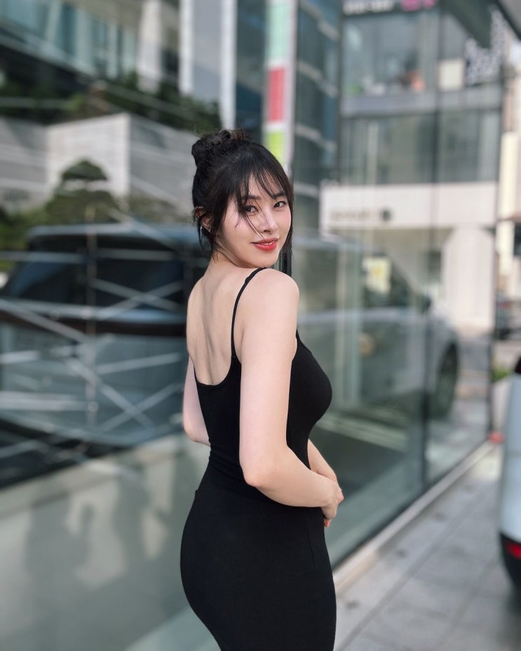  '황금 골반' 서동주, 밀착 끈나시 원피스로 드러낸 볼륨감...더위 좋아해요