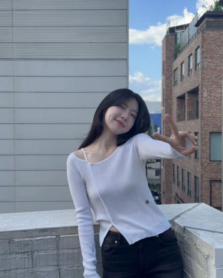  주현영 인스타그램 20대 여름 패션 코디, 시티브리즈 린넨 언발 스트랩 니트 화이트 추천!
