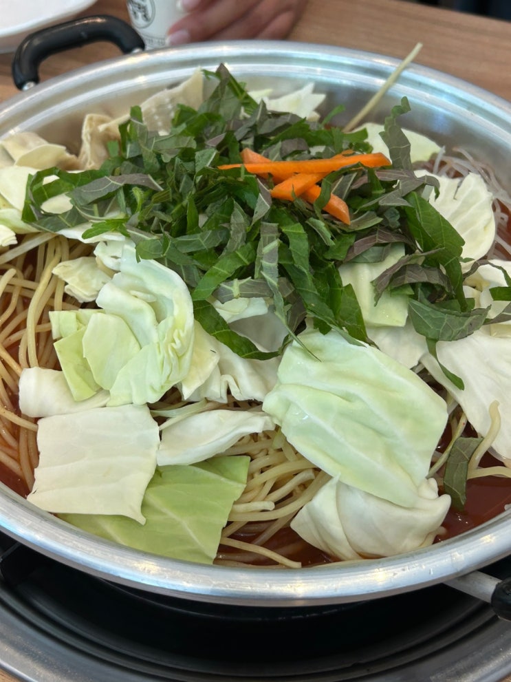  떡볶이 중독자가 추천하는 기본의 맛을 잘 하는 수지구청 '수지 즉석 떡볶이'