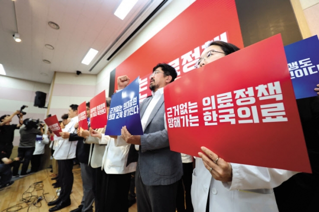 집단<b>휴진</b>에 텅빈 <b>서울대병원</b>...환자 “항암 연기는 사망선고”