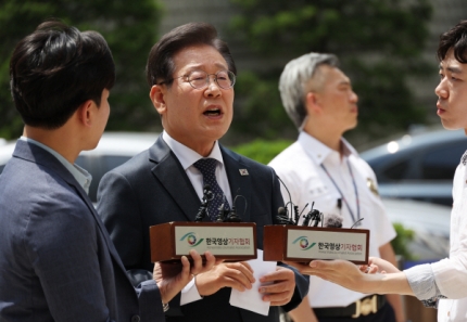 [전 언론들 <b>이재명</b> 집중 포화] <b>이재명</b>의 "언론은 <b>검찰</b>의 <b>애완견</b>... 