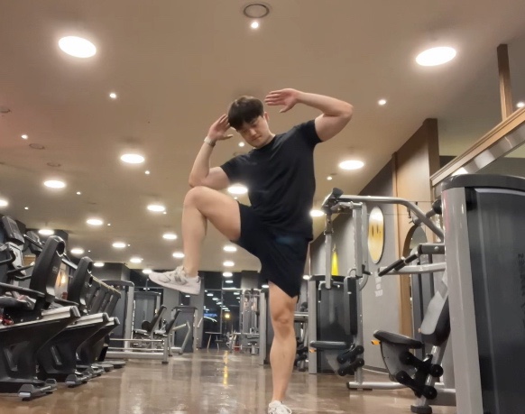 홈트 유산소 운동 토 터치 킥 핸즈업 사이드밴드 뱃살 옆구리 살 빼는 복부 운동 홈트 유산소 운동 토 터치 킥 핸즈업 사이드밴드 뱃살 옆구리 살 빼는 복부 운동