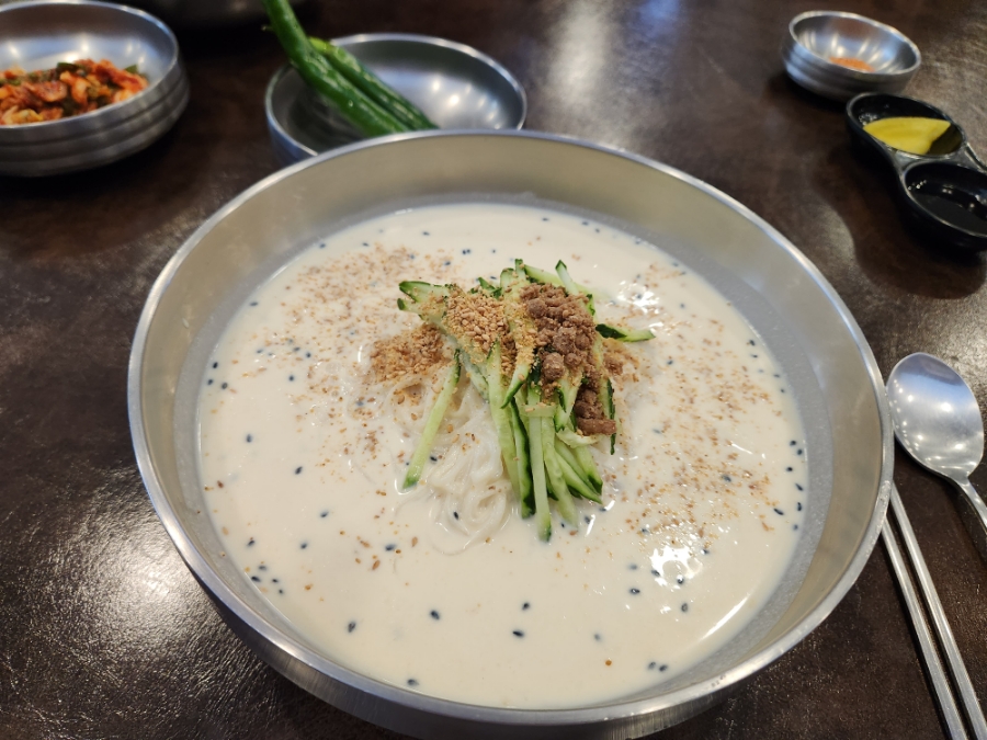 칼국수한그릇 사동점 사진 1