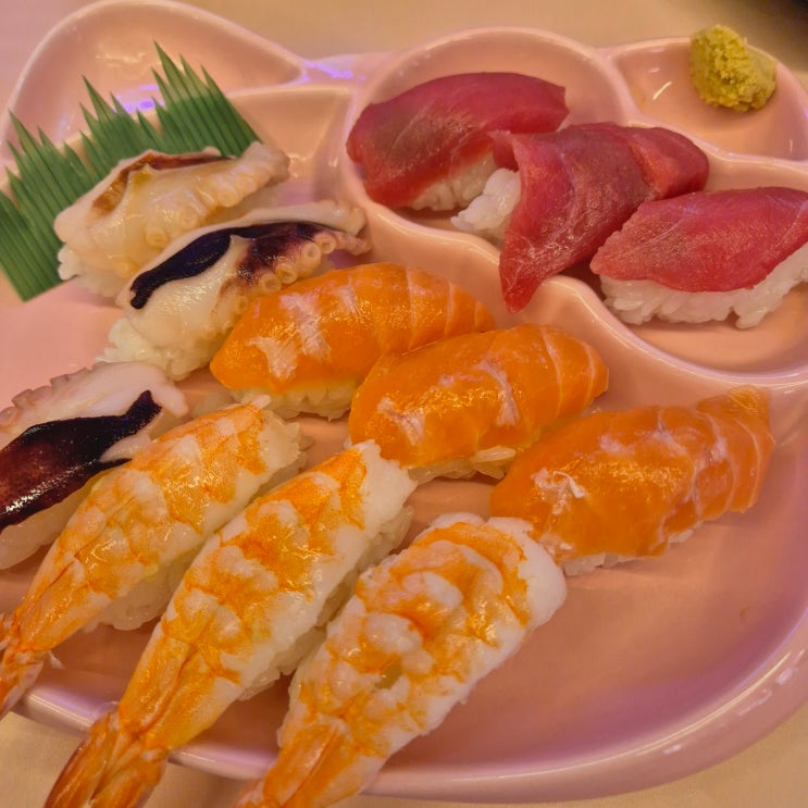 은행골 명동점 헬로키티 컨셉의 초밥집/ 산리오, 헬로키티를 만날 수 있는 명동 맛집/ 귀여운 인테리어로 눈부터 즐거운 명동역 은행골 은행골 명동점 헬로키티 컨셉의 초밥집/ 산리오, 헬로키티를 만날 수 있는 명동 맛집/ 귀여운 인테리어로 눈부터 즐거운 명동역 은행골