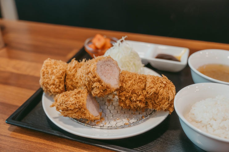  신설동 돈까스 맛집 돈부각 일본식 히레, 로스 카츠 한입에 못먹는 사이즈