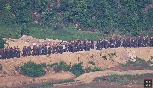 <b>북한군</b>, “또 <b>군사 분계선 침범</b>… 경고 사격 받고 퇴각.”