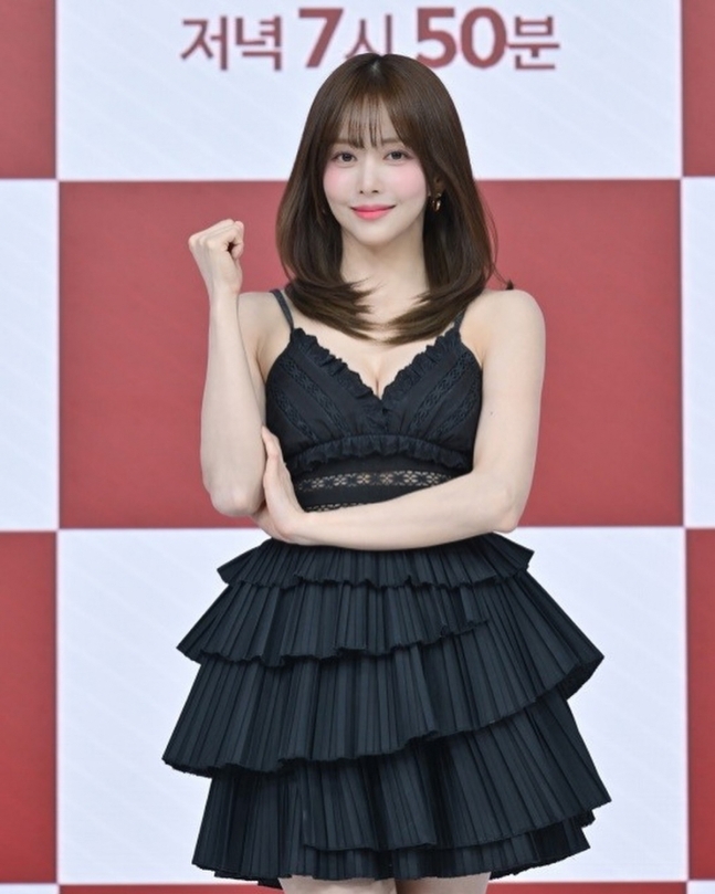 "어깨 합성 아닙니다"…한보름, 본인도 놀란 자태 '의상... 