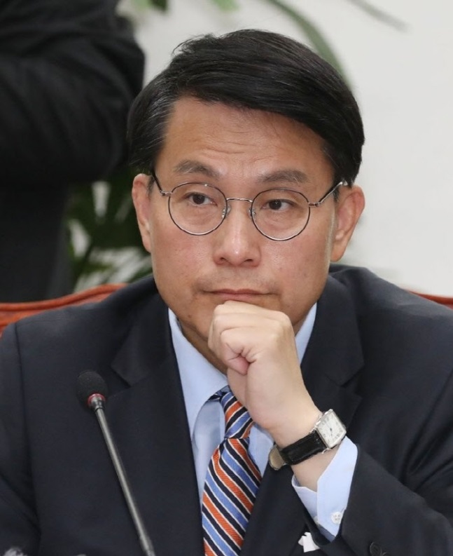 당권주자인 <b>한동훈</b> 전 비상대책위원장을 향해 <b>윤상현</b> 전당대회